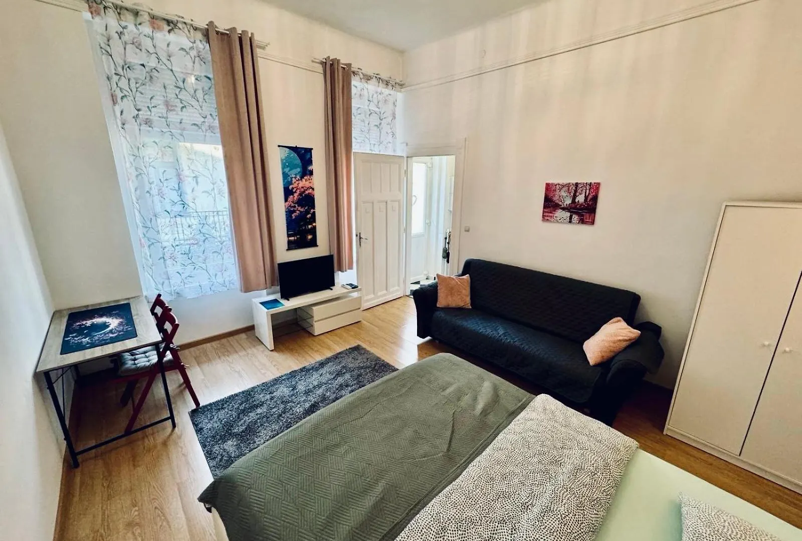 Lovely Flowers Apartman In Downtown Budapest 0*,  Hungary