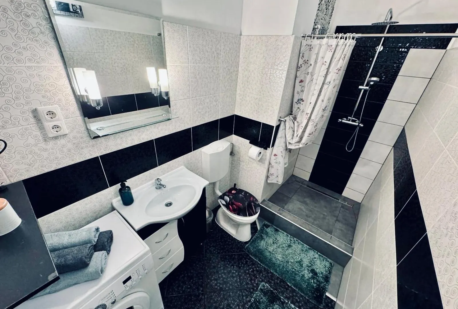 Lovely Flowers Apartman In Downtown Budapest Apartment